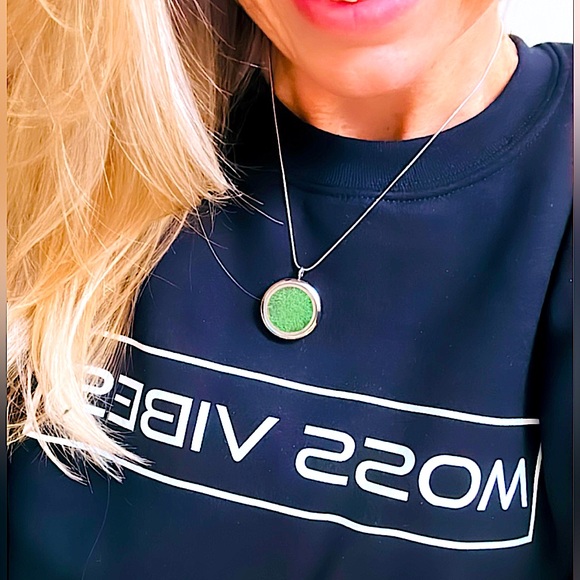 Eternal Moss Locket Pendant Necklace- Forest Green - Picture 7 of 10